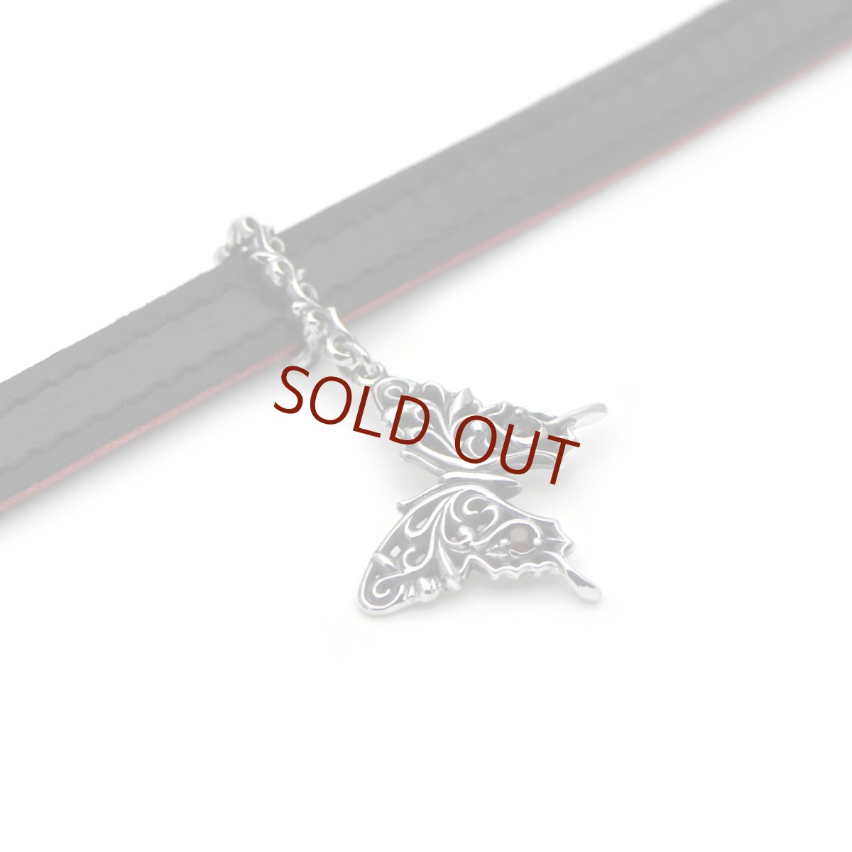 アゲハ蝶のレザーチョーカー(ブラック/レッド)