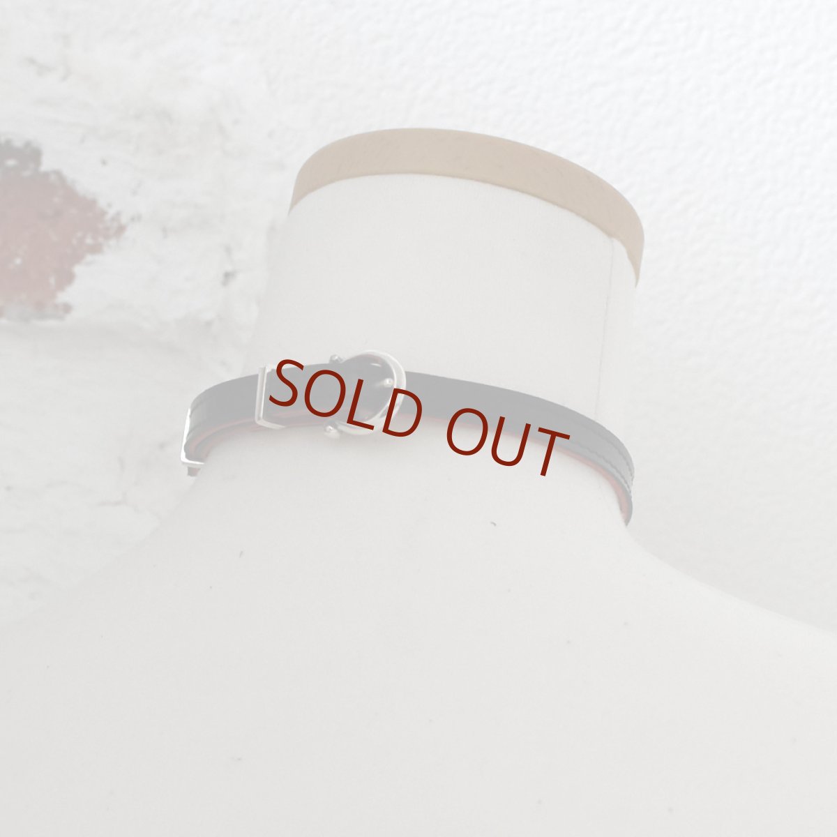 アゲハ蝶のレザーチョーカー(ブラック/レッド)