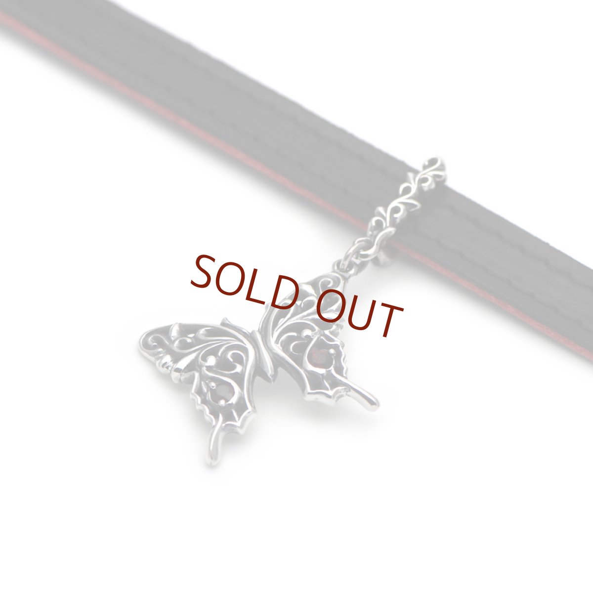 アゲハ蝶のレザーチョーカー(ブラック/レッド)