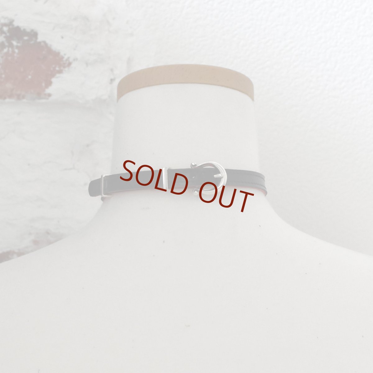 アゲハ蝶のレザーチョーカー(ブラック/レッド)