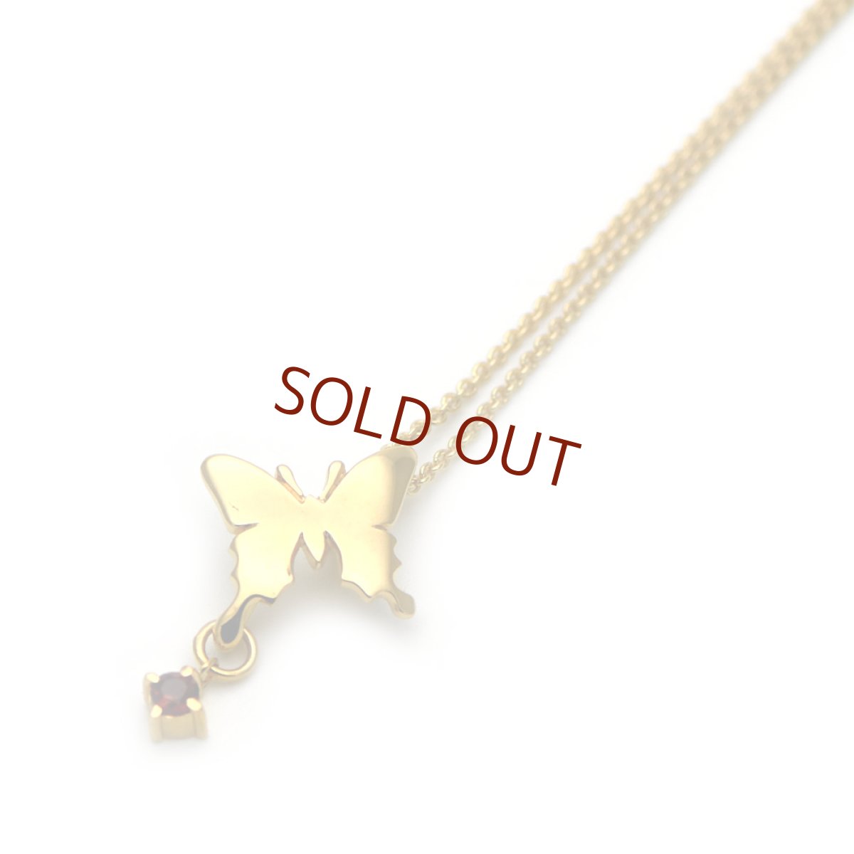 アゲハ蝶とガーネットのゴールドカラーペンダント010