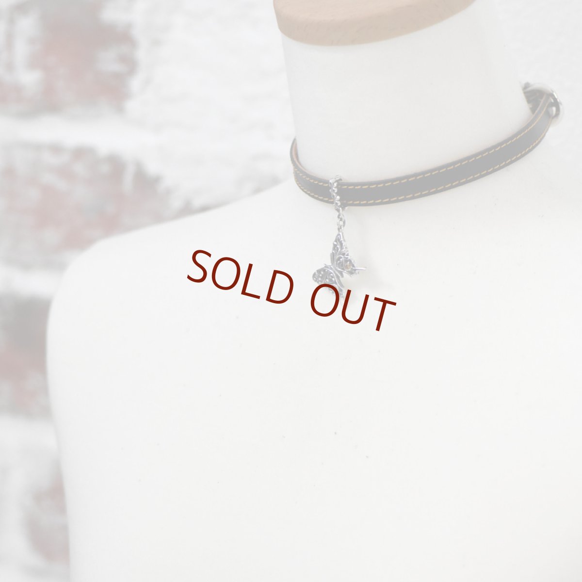 アゲハ蝶の限定レザーチョーカー/ブレスレット(ブラック/キャメル)