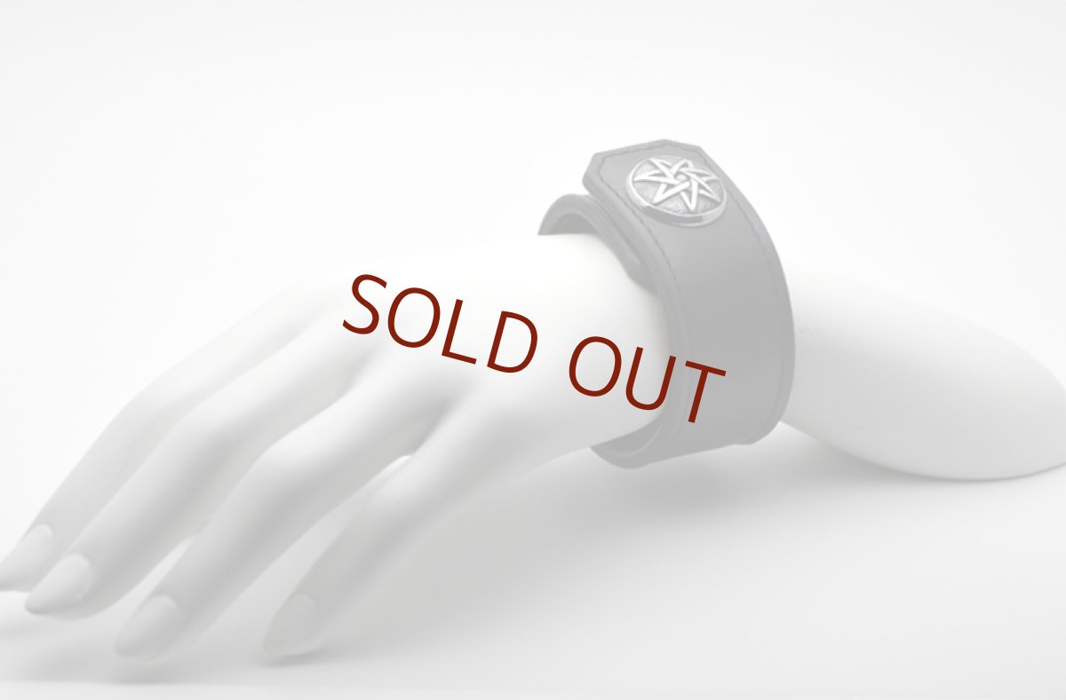 七芒星シルバーコンチョの本革ブレスレット099(ブラック)【cooldust | クールダスト】