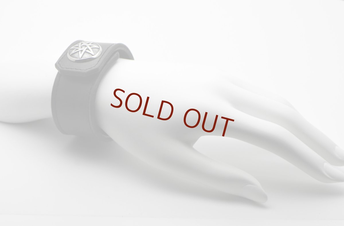 七芒星シルバーコンチョの本革ブレスレット099(ブラック)【cooldust | クールダスト】