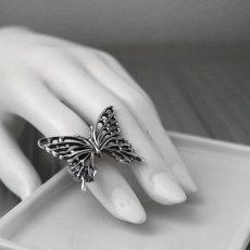 アゲハ蝶の2つの宝石が選べる大ぶりなシルバーリング[誕生石]【Ageha|アゲハ】