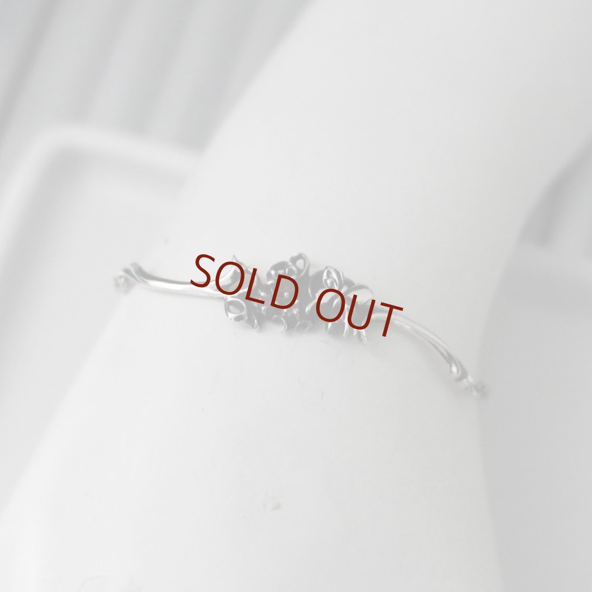 アゲハ蝶と植物モチーフのブレスレット