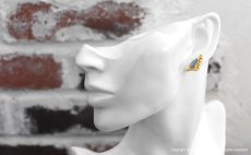 ゼフィリティスモルフォ／カキカモルフォ 蝶の翅 アンシンメトリー ピアス(ゴールド)【Psyche|プシュケ】