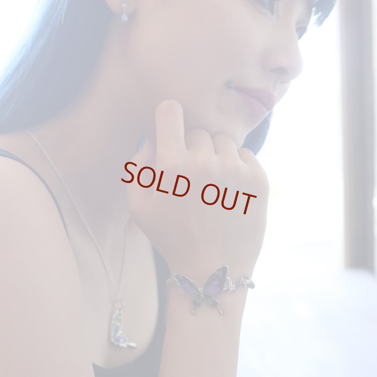 ミイロタイマイ 蝶の翅 ブラックカラー基調 バングル(シルバー)【Psyche|プシュケ】