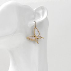 スルコウスキーモルフォ 蝶の翅 シルバー925 ピアス (ゴールド)【Psyche|プシュケ】