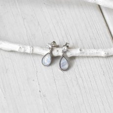 スルコウスキーモルフォ 蝶の翅 一粒雫 シルバー925 ピアス [両耳]【Psyche|プシュケ】