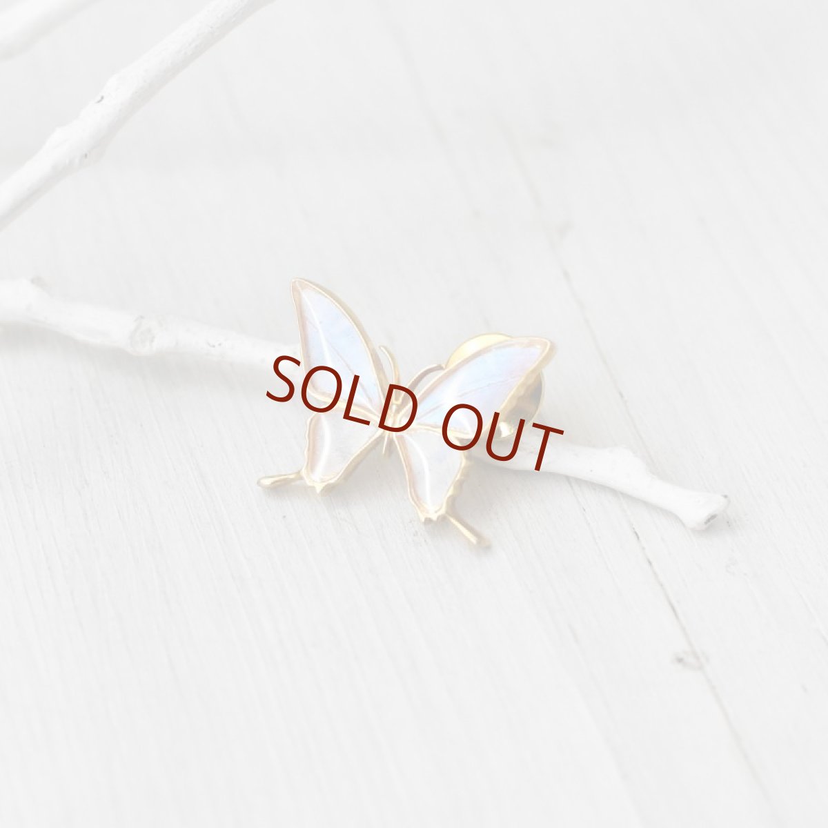 スルコウスキーモルフォ 蝶の翅 ラペルピン シルバー925 (ゴールド)【Psyche|プシュケ】