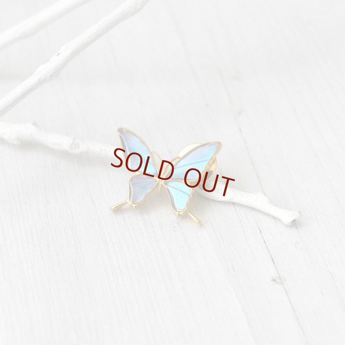 ゼフィリティスモルフォ 蝶の翅 ラペルピン シルバー925 (ゴールド)【Psyche|プシュケ】