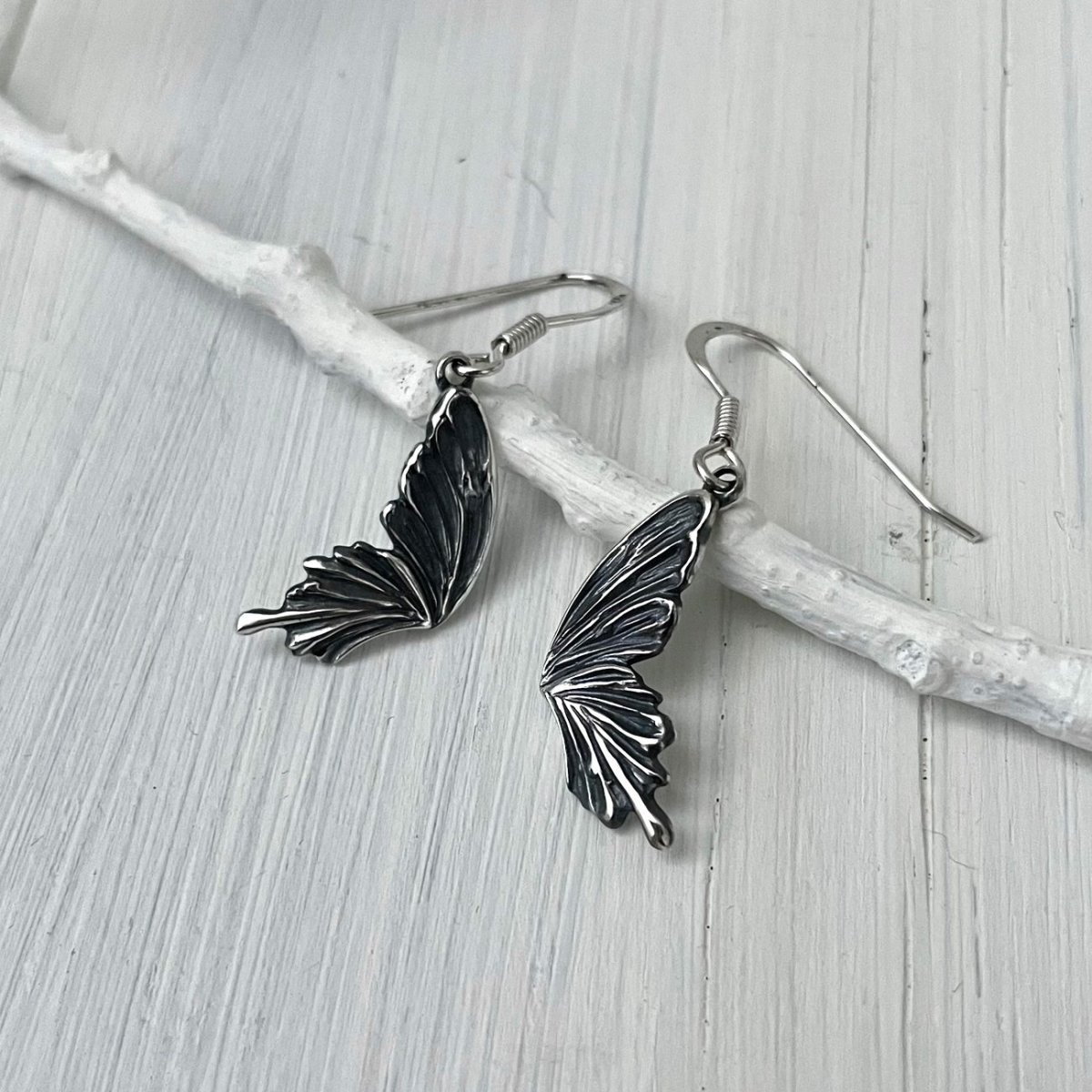 アゲハ 蝶 片羽根 デザイン シルバー925 ピアス【Ageha|アゲハ】