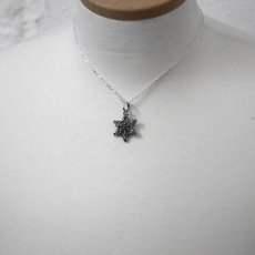 ユリ スノーフレーク 雪の結晶 デザイン シルバー925 ペンダント ネックレス【cooldust | クールダスト】