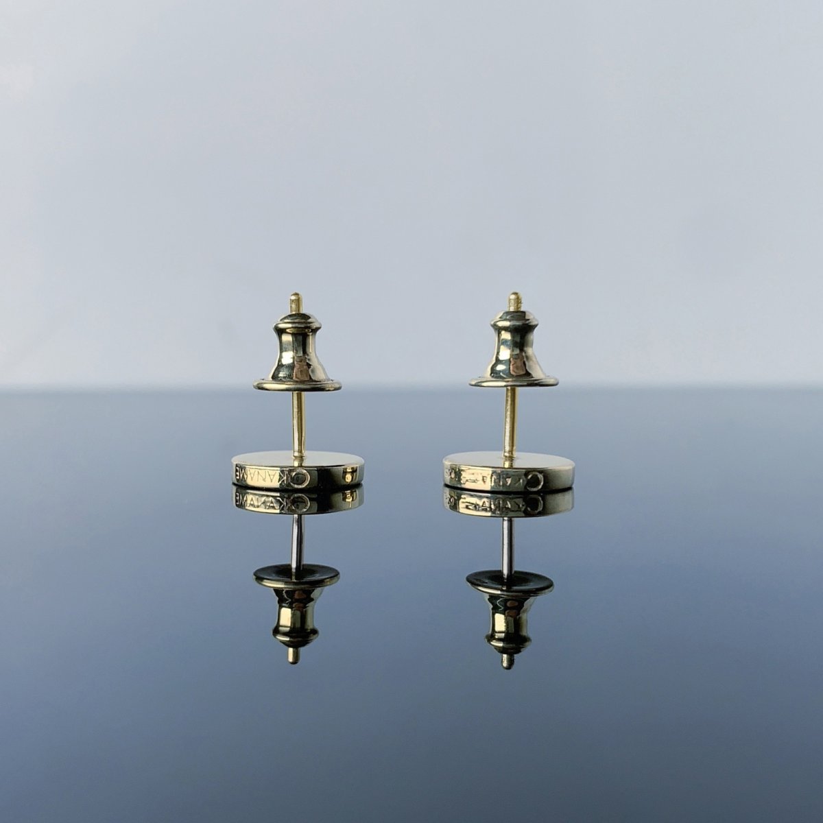 三つ巴 文様 耳飾り 和柄 シルバー925 ピアス (ゴールド) [両耳]【KANAME | 金目(かなめ)】