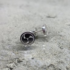 三つ巴 文様 耳飾り 和柄 シルバー925 ピアス  [両耳]【KANAME | 金目(かなめ)】