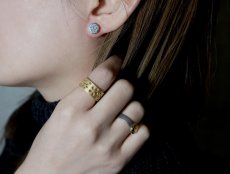 装着イメージ 文様 耳飾り シルバー925 ピアス【KANAME | 金目】