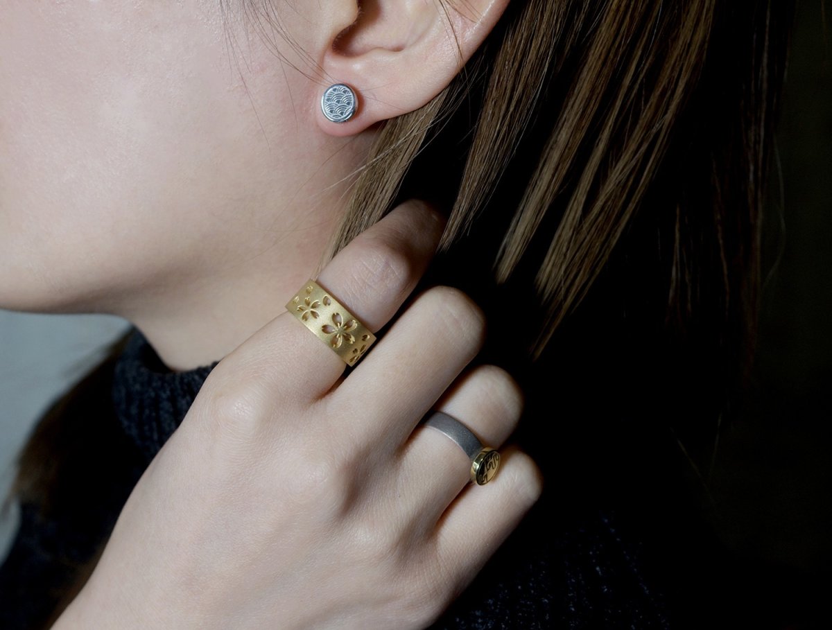 装着イメージ 文様 耳飾り シルバー925 ピアス【KANAME | 金目】