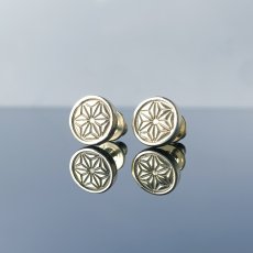 麻の葉 文様 耳飾り 和柄 シルバー925 ピアス (ゴールド) [両耳]【KANAME | 金目(かなめ)】