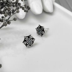 スノーフレーク 雪の結晶 モチーフ シルバー925 ピアス[誕生石]【cooldust | クールダスト】