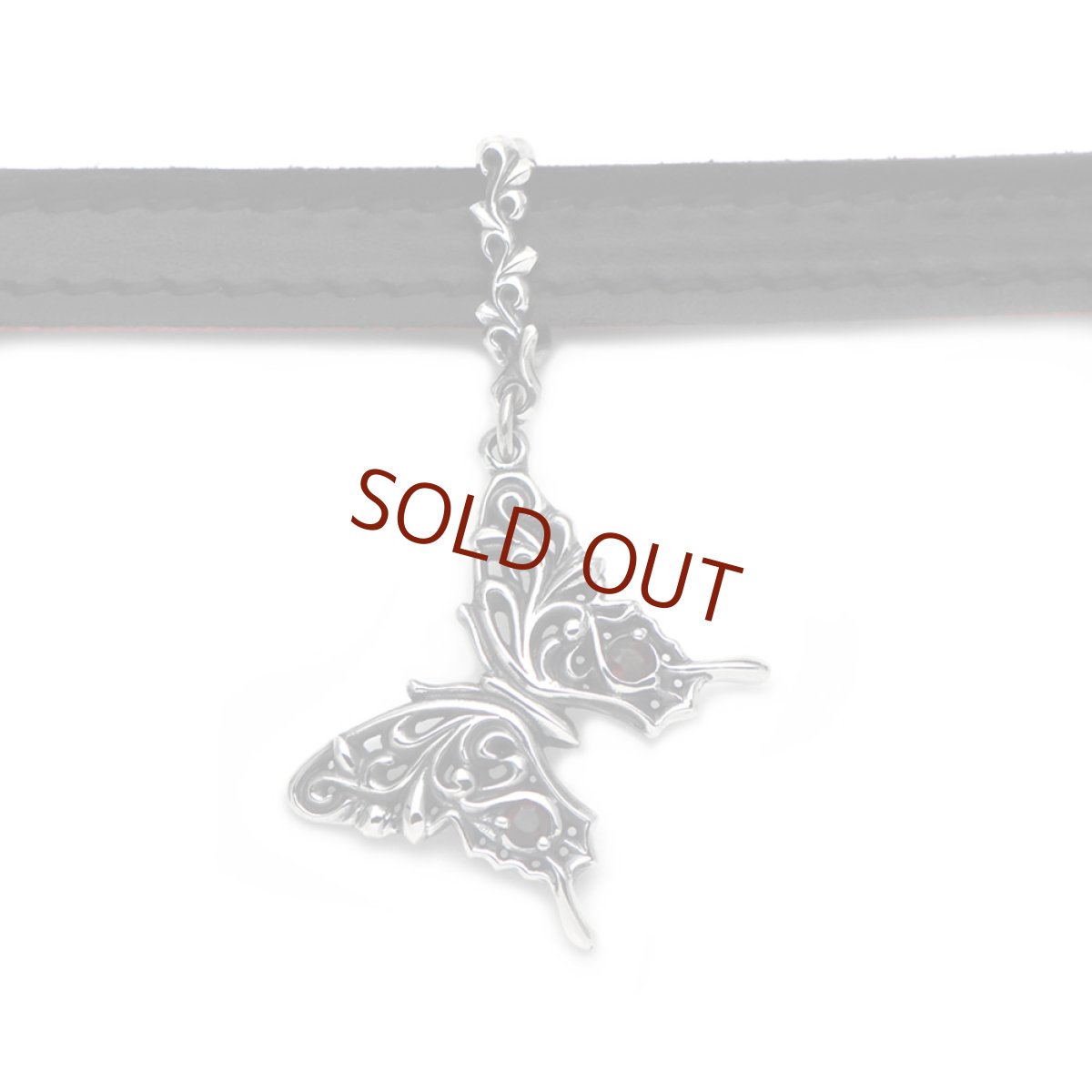 アゲハ蝶のレザーチョーカー(ブラック/レッド)